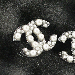 샤넬 귀걸이 빅 cc 펄 은장