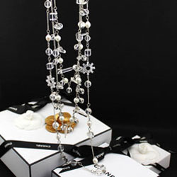 샤넬 크리스탈 목걸이