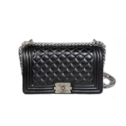 샤넬 캐비어 보이백 블랙 67086