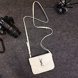  입생로랑  신상백