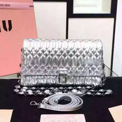 미우미우 신상 마테라쎄 미니 클러치백 RN0416