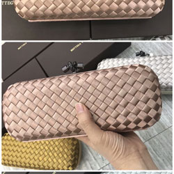 보테가 위빙 파일 므와레 스트레치 놋 클러치 VHIH8 1000