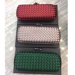 보테가 위빙 파일 므와레 스트레치 놋 클러치 VHIH8 1000