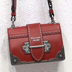 프라다 카이에 스터드 장식 송아지 가죽 백 1BD045