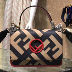 펜디 가죽 플랩백 8BE637