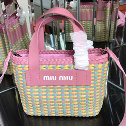 미우미우 나파 가죽 위커백 