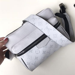 루이비통 아웃도어 메신저 M30230