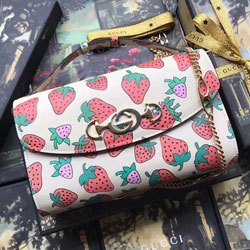 구찌 부드러운 숄더백 572375