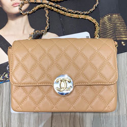 샤넬 플랩 백 19cm 191025