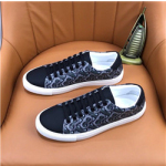 버버리   B-8374387