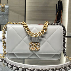 샤넬 플랩백 19cm AP0957